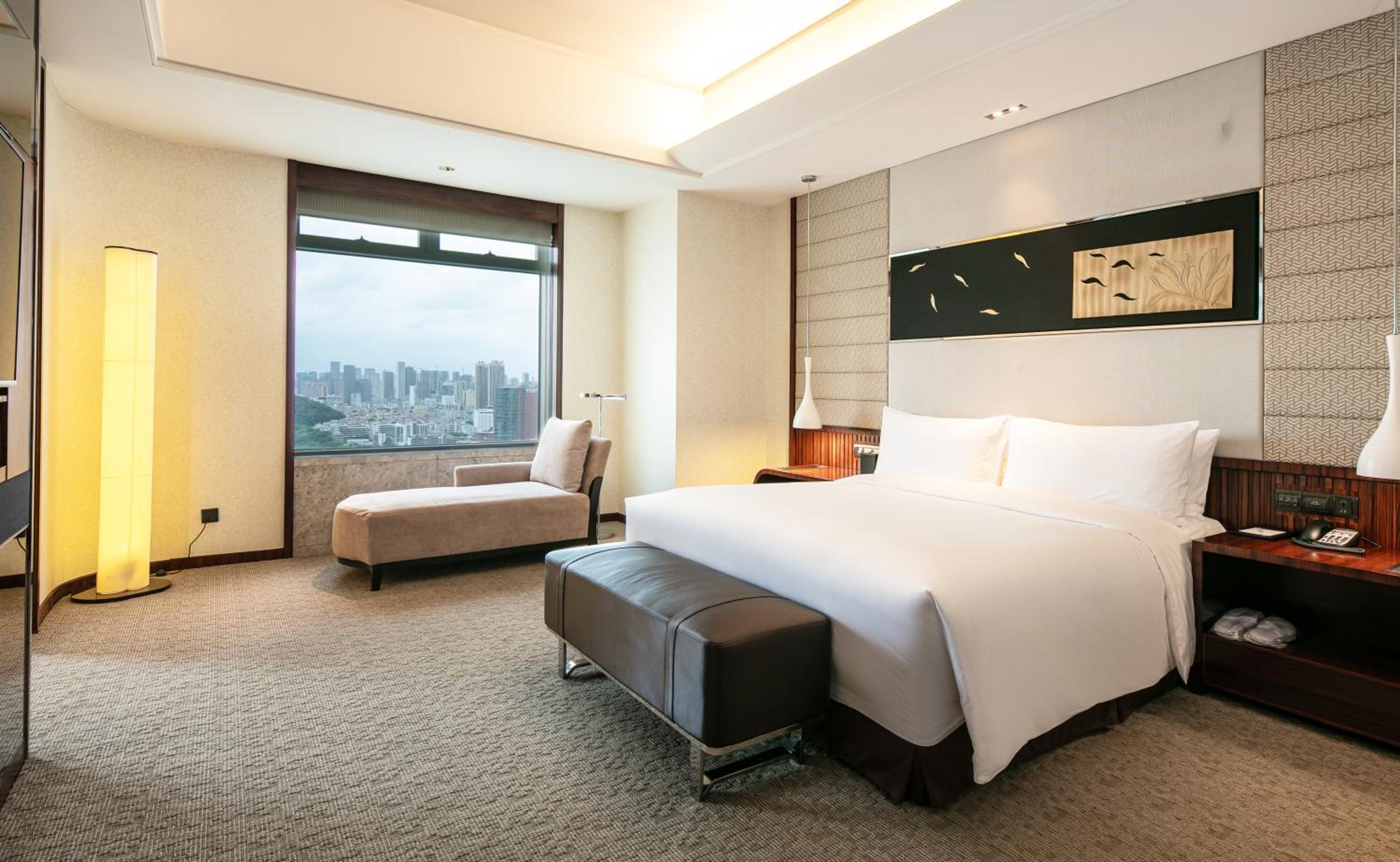 1 Bedroom, Suite, King Bed, Dining Area