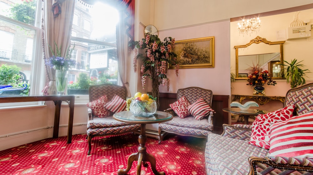 LA PLACE HOTEL 57/77