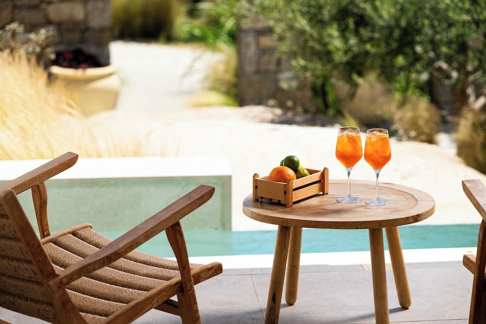 OLIVING MYKONOS LUXURY SUITES 40/50