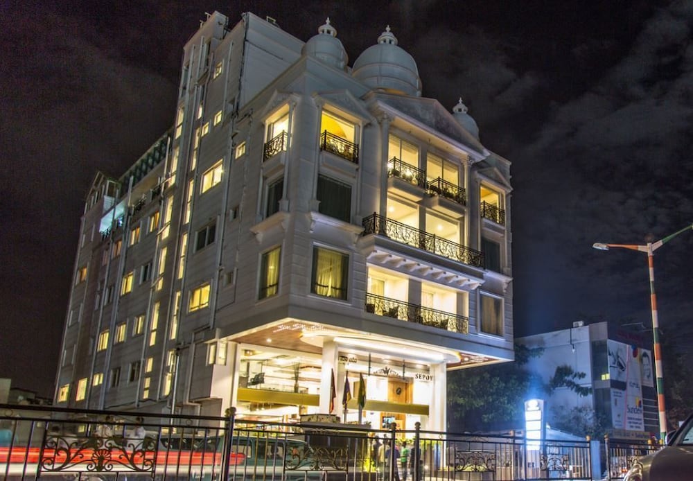 OYO Premium Mysore MG Road 1/25