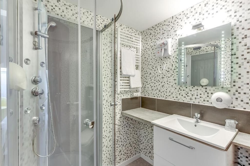 Brit Hotel Confort Thouars 46/48