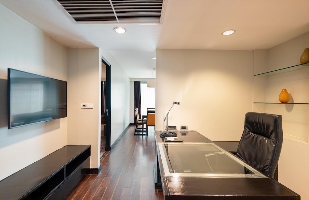 RADISSON SUITES BANGKOK SUKHUMVIT 41/73