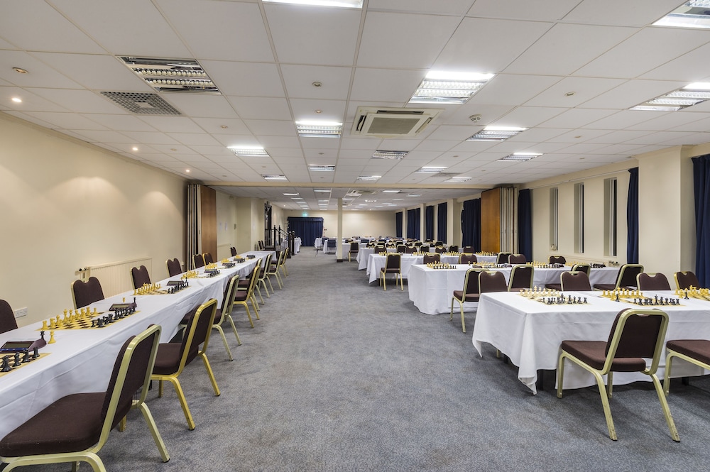 Mercure Cardiff North Hotel 40/50
