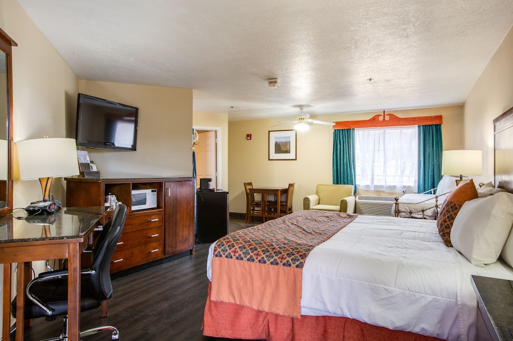 Sandia Peak Inn Old Town ABQ, a Howard Johnson by Wyndham 15/38