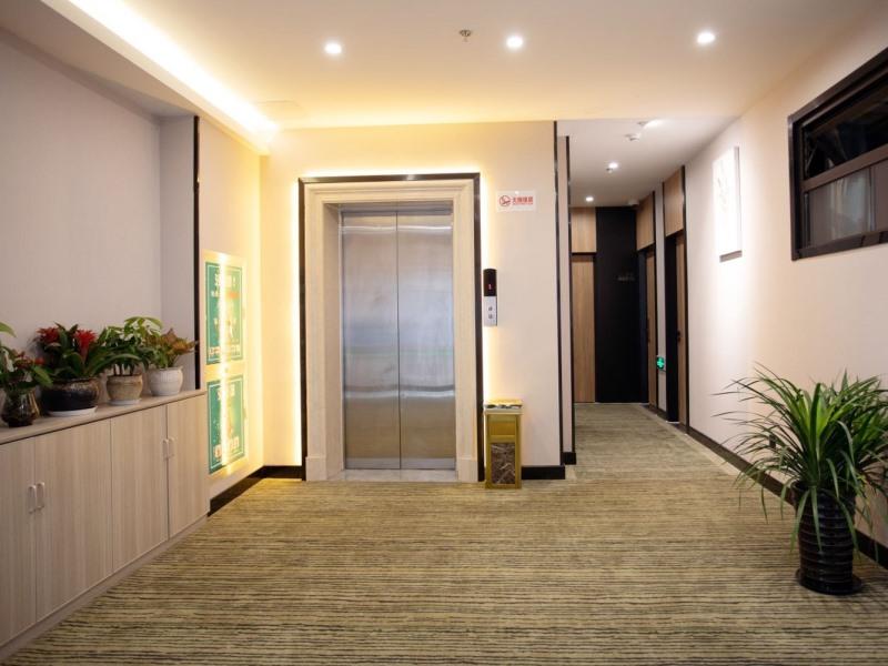 GreenTree Inn Express Shanghai Pudong Lingang New City Yunhan Road 15/17