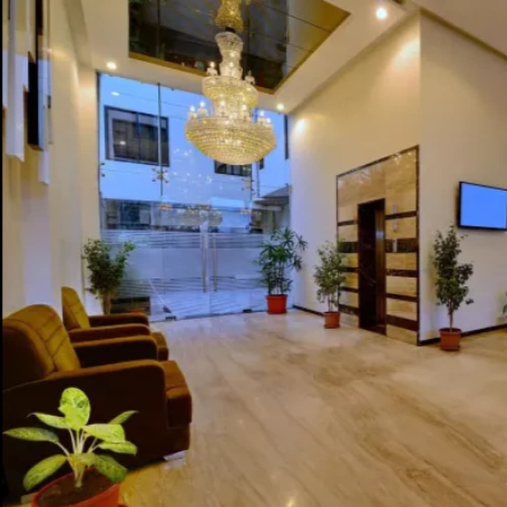 Hotel Mahendra 38/44