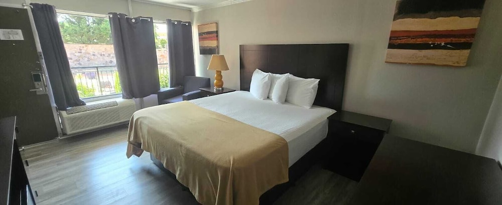Riverside Inn & Suites by OYO Danville Ceaser Casino 27/68