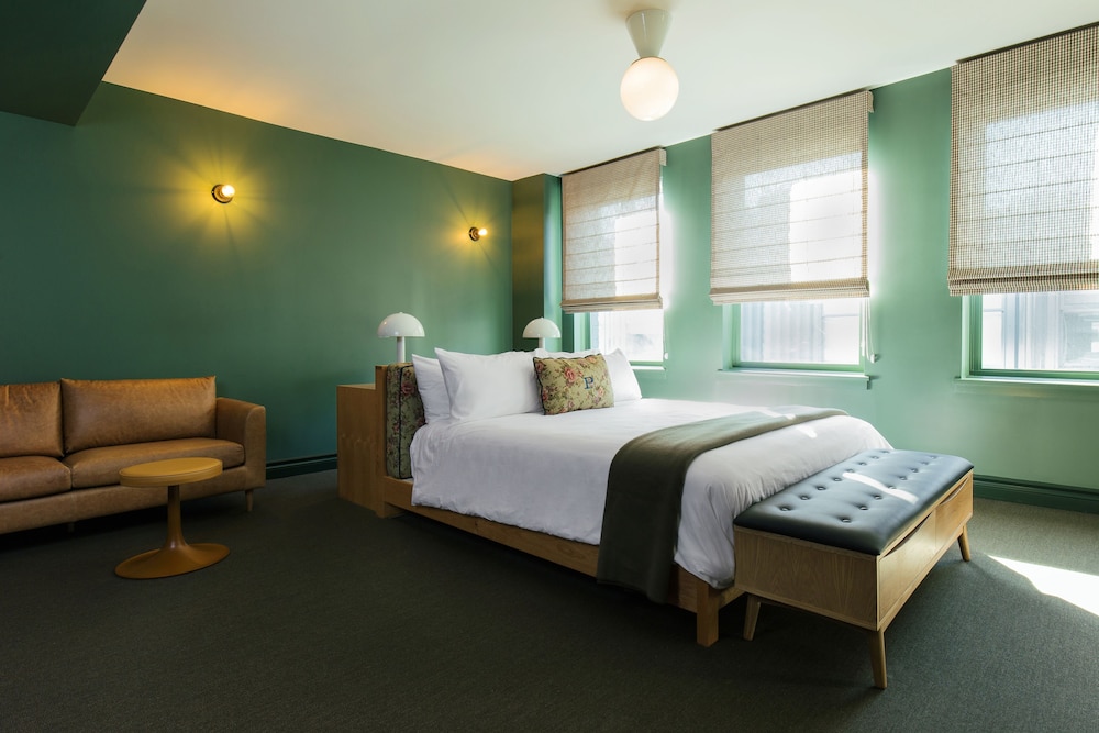DELUXE, STUDIO, KING BED