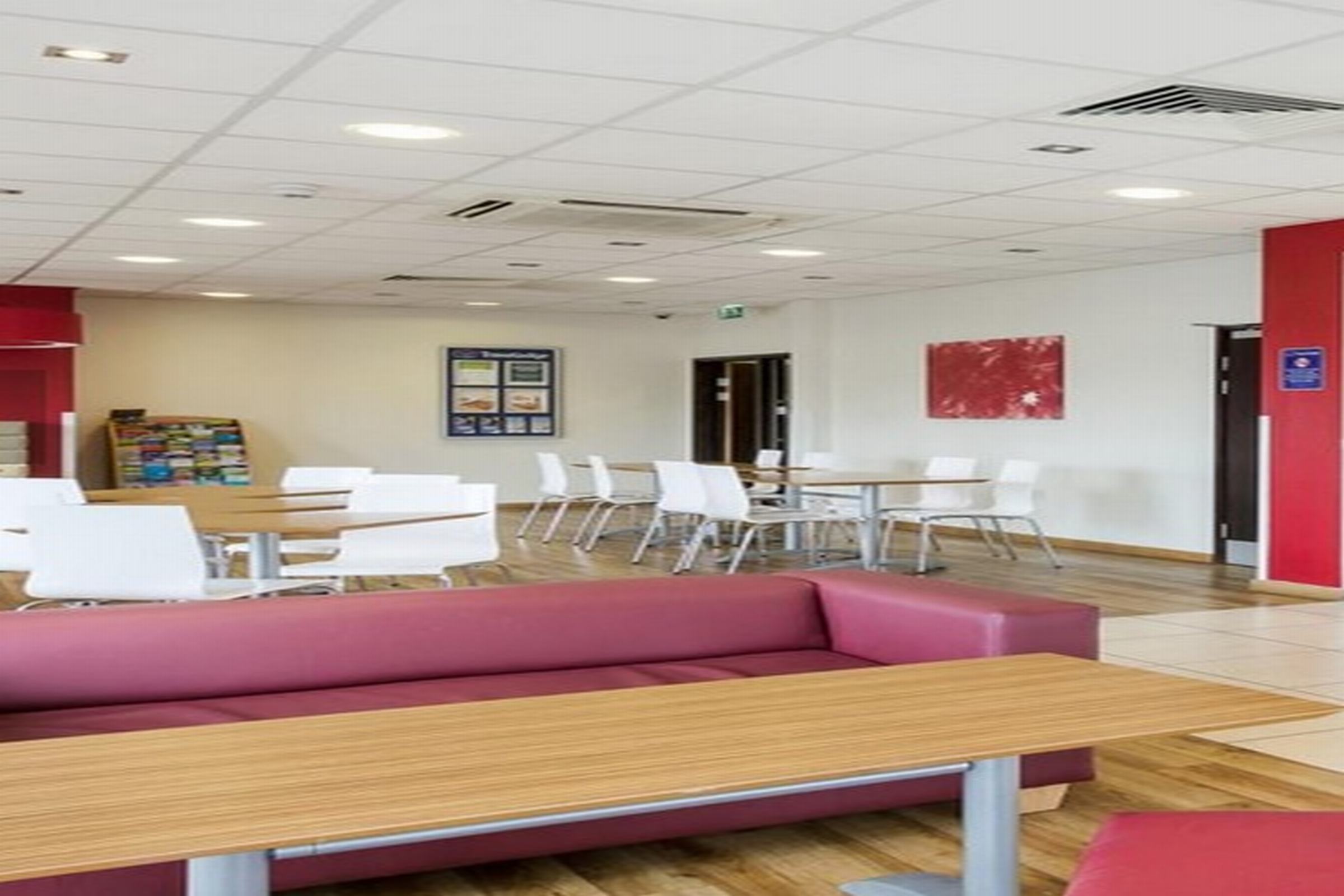Travelodge Camberley Central 24/29