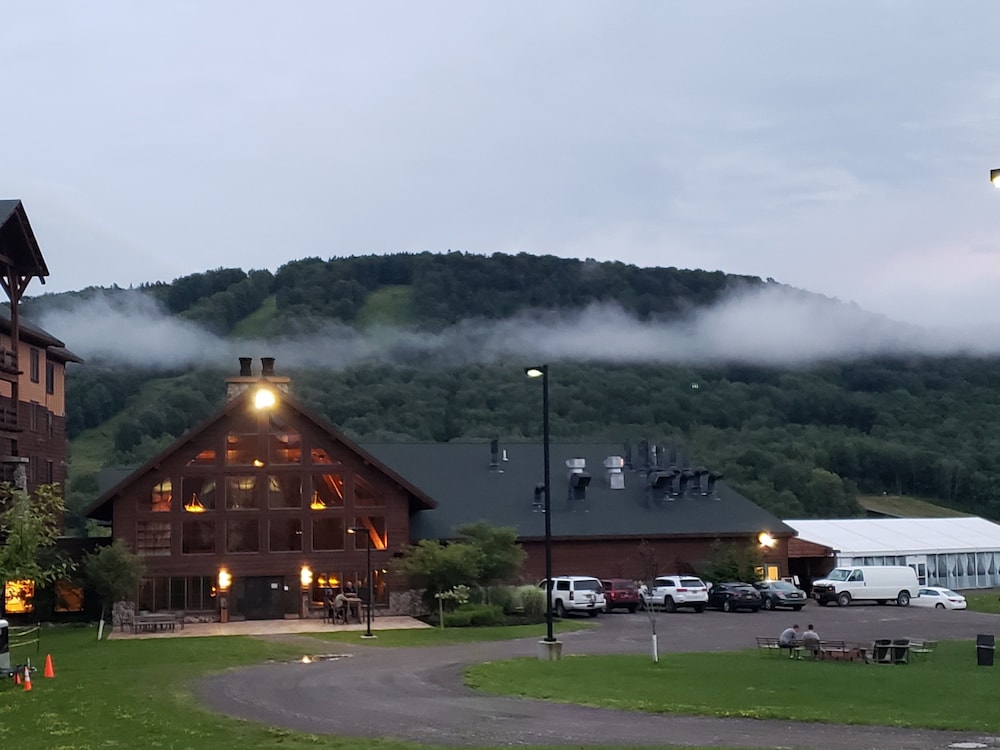 Hope Lake Lodge Indoor Waterpark 1/50