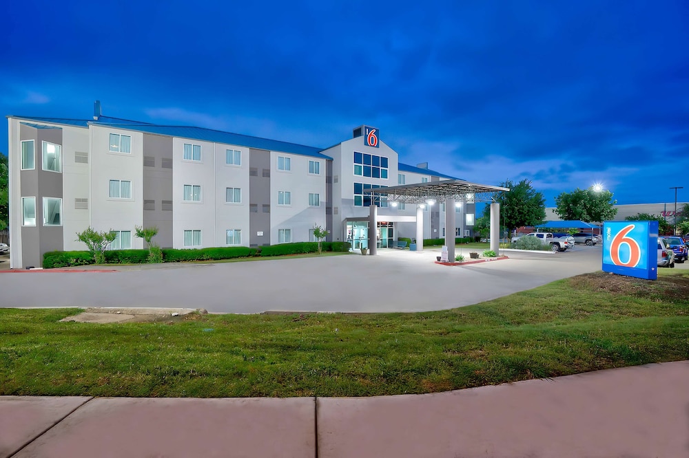 Motel6 Benbrook, TX - Fort Worth 32/38