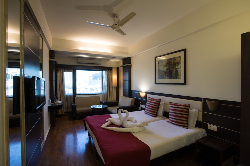 HOTEL SURYA ROYAL 6/41