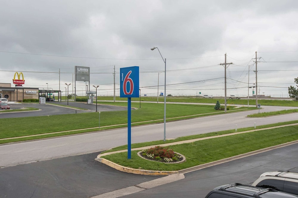 Motel6 Kansas City, MO - Airport 32/50