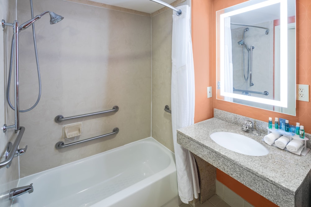 Holiday Inn Express And Suites Duluth Mall Area 19/69