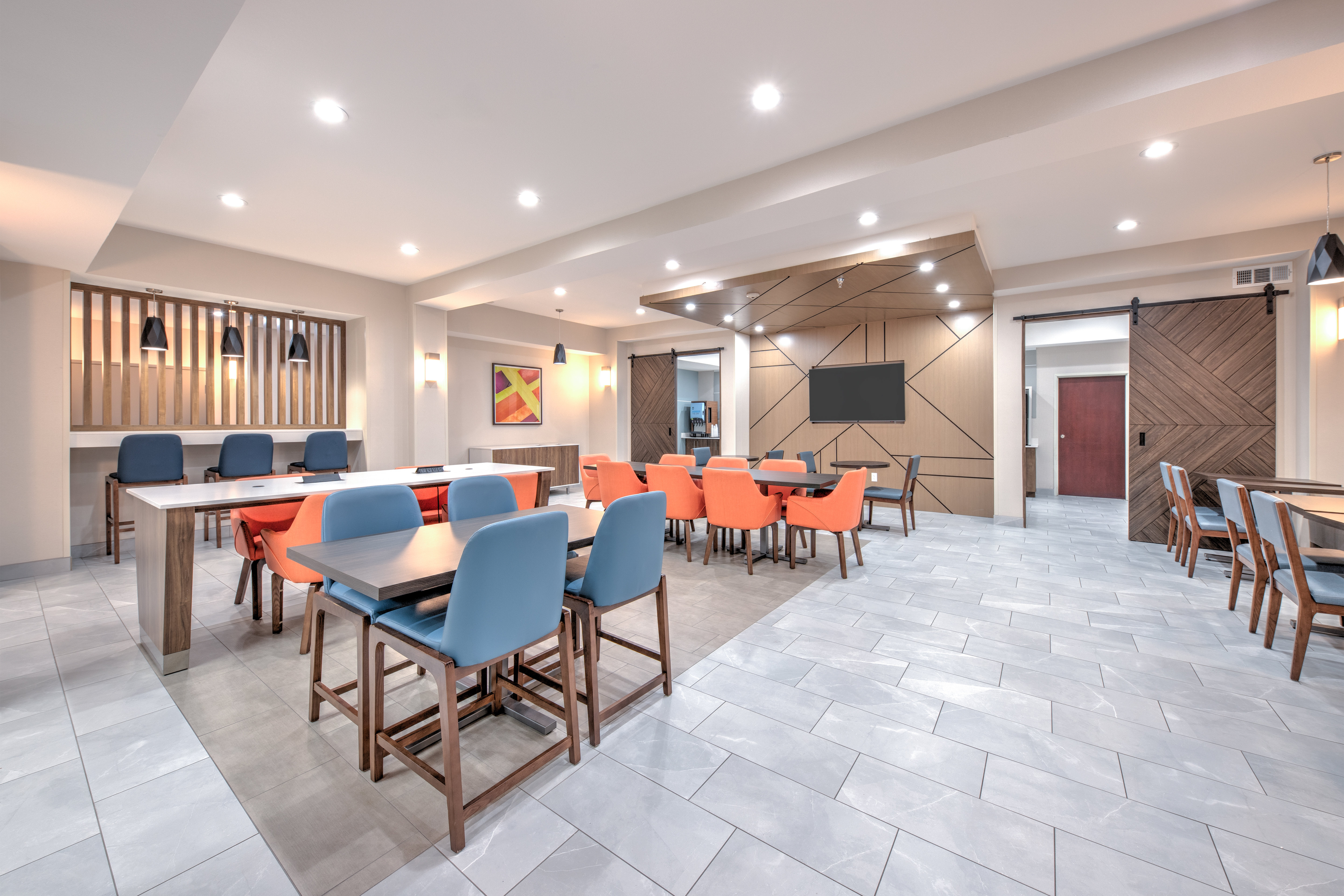 Holiday Inn Express Hotel And Suites Dallas West 30/40
