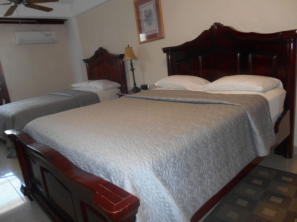 Le Paradis S. Hotel 12/47