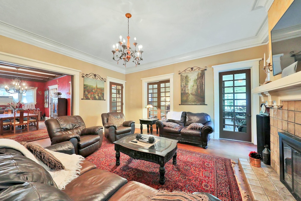 The Lancaster Manor Bed and Breakfast 30/50