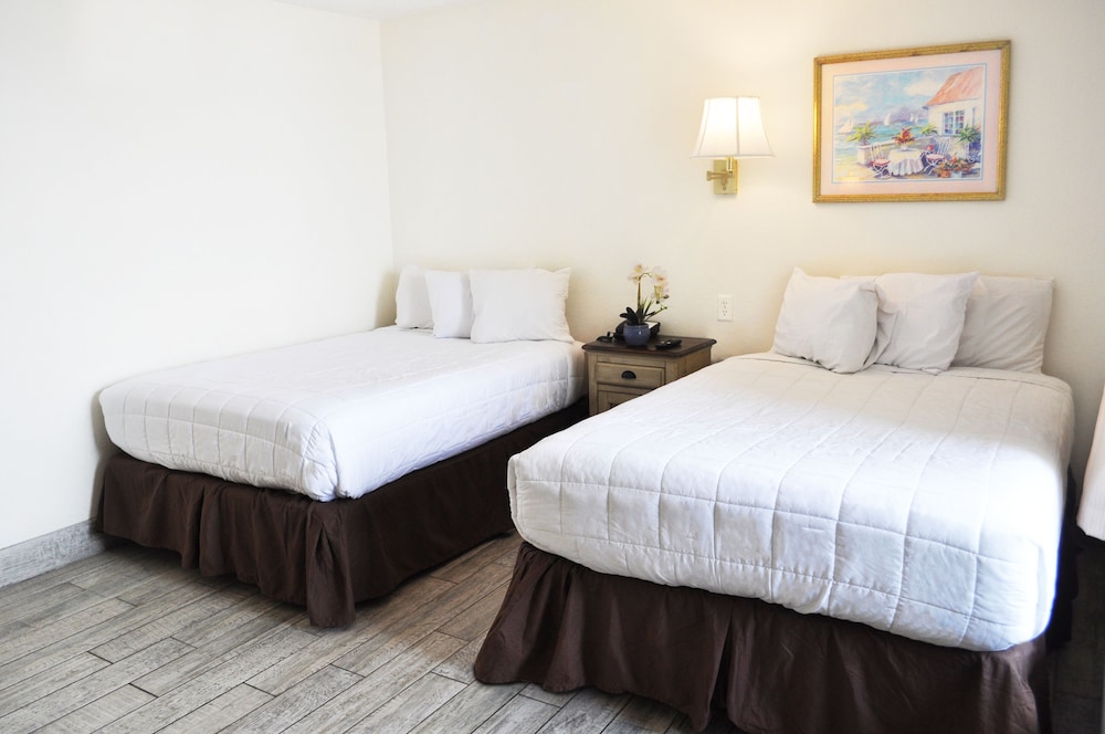 Holiday Terrace Beachfront Hotel, a By The Sea Resort 11/50