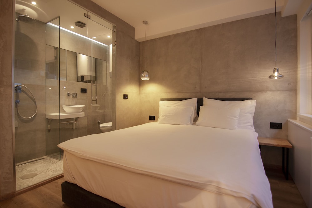 Level Luxury Suites 13/55