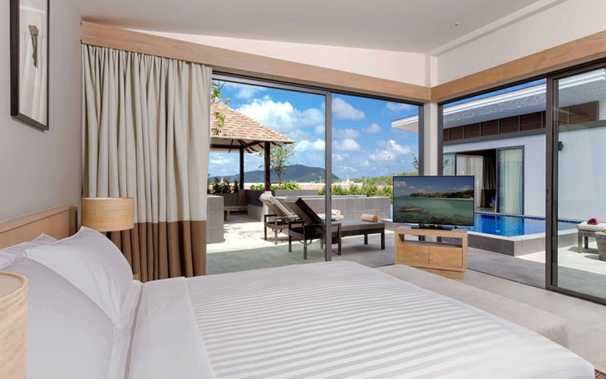 4 Bedrooms Private Pool Villa Partial Sea View