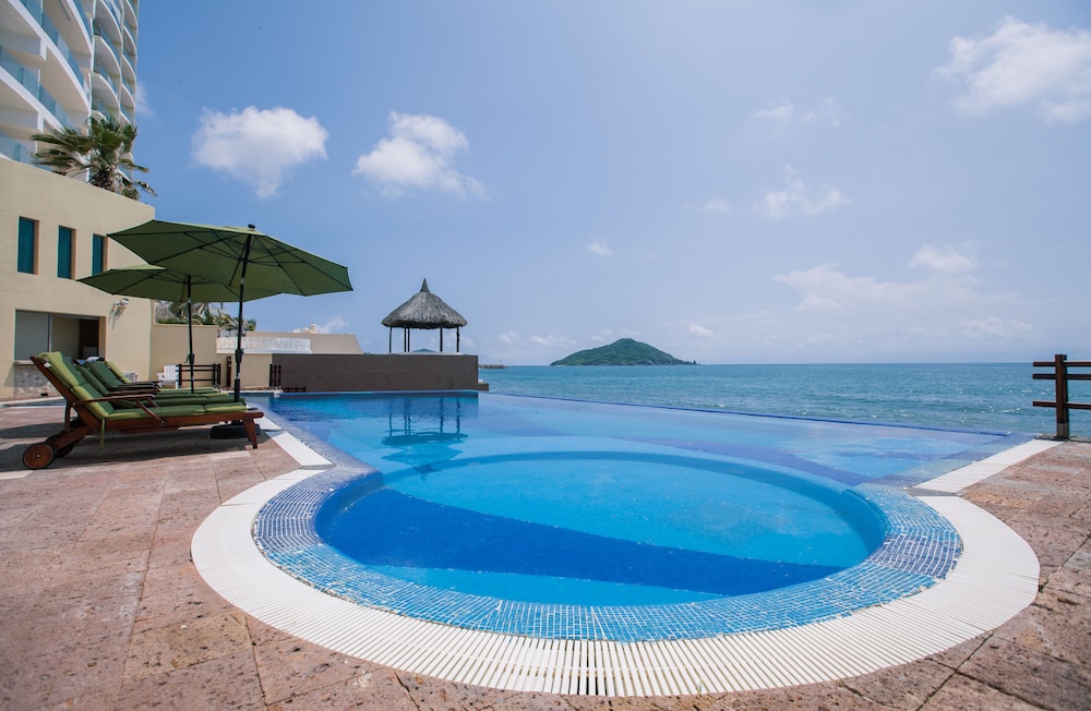 Torrenza Boutique Resort 8/48
