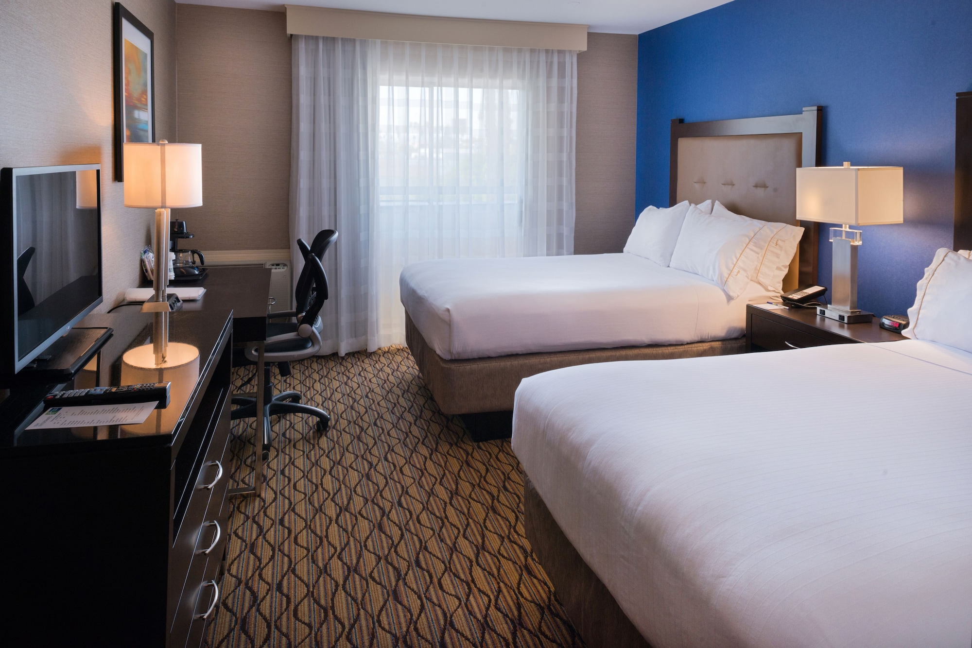 غرفة قياسية بسرير كوين، Holiday Inn Express Hotel Suites Pasadena Colorado Boulevard 2/4