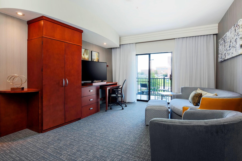 Courtyard Dallas Arlington South 30/53