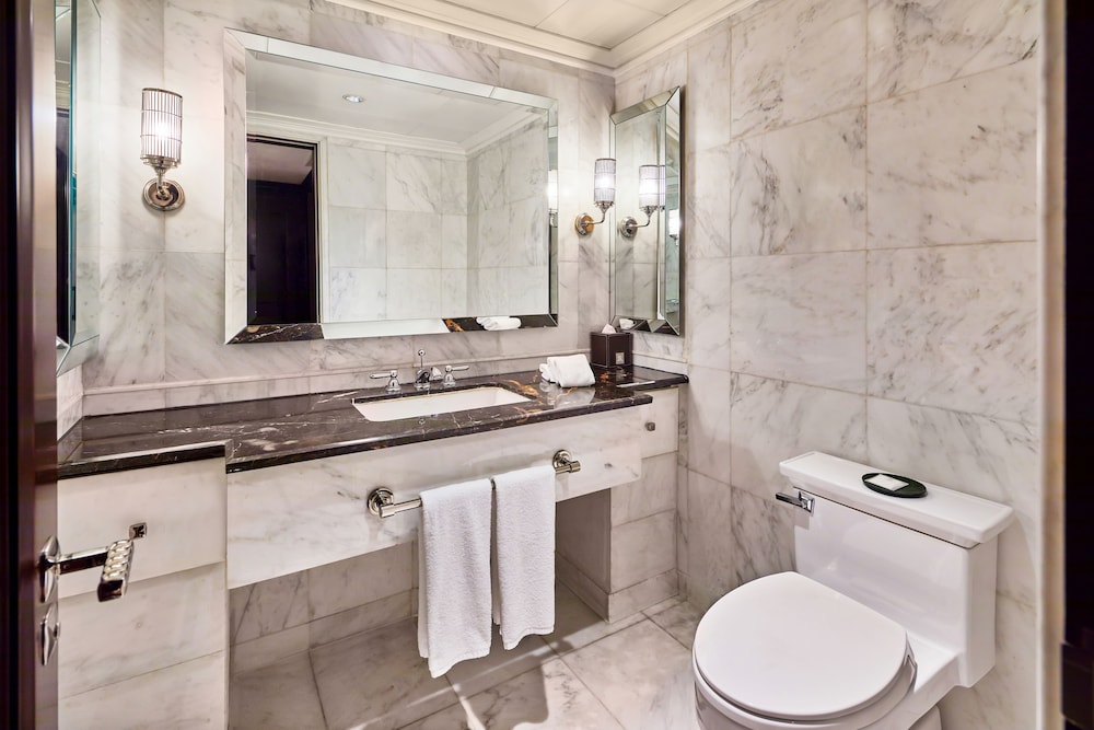 1 Bedroom, Ambassador, Suite, King Bed, City View