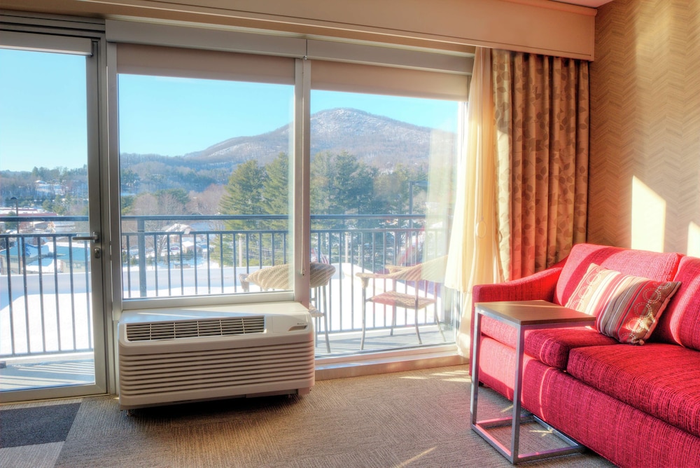 Hampton Inn & Suites Boone 36/55