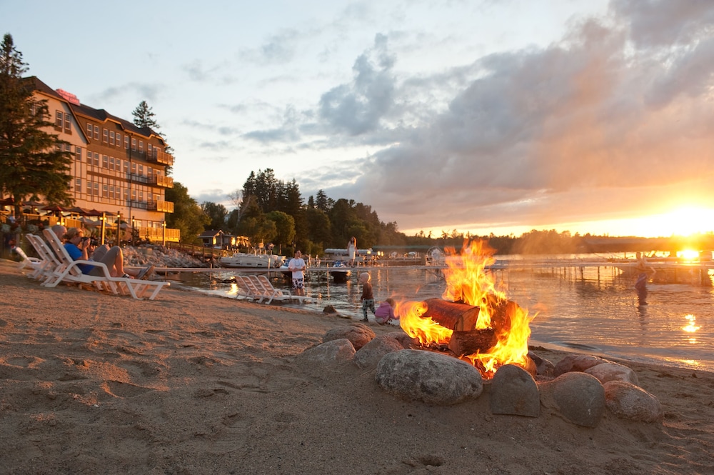 Chase On The Lake Resort Hotel 48/51