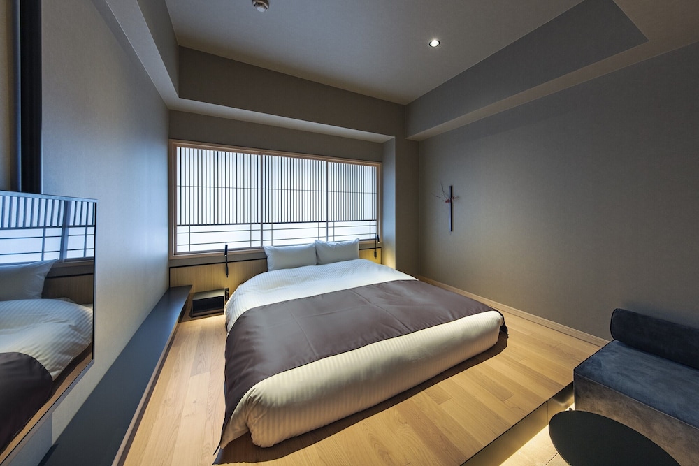 MODERATE, DOUBLE BED