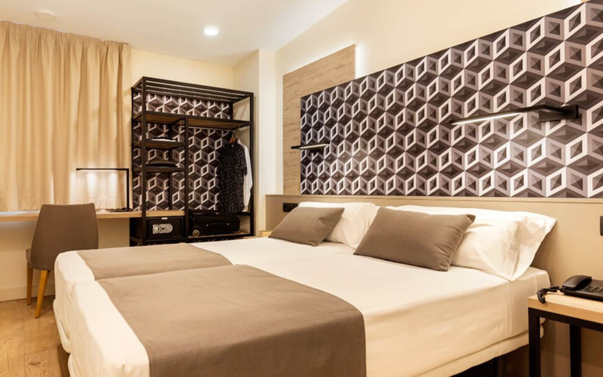 ROOM, TRIPLE