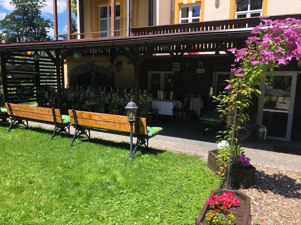 Hotel Bella 64/71