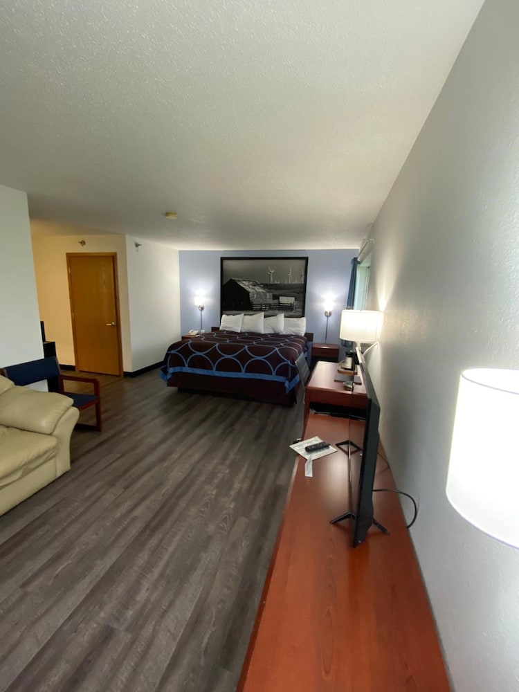 Super 8 by Wyndham Ida Grove 27/40