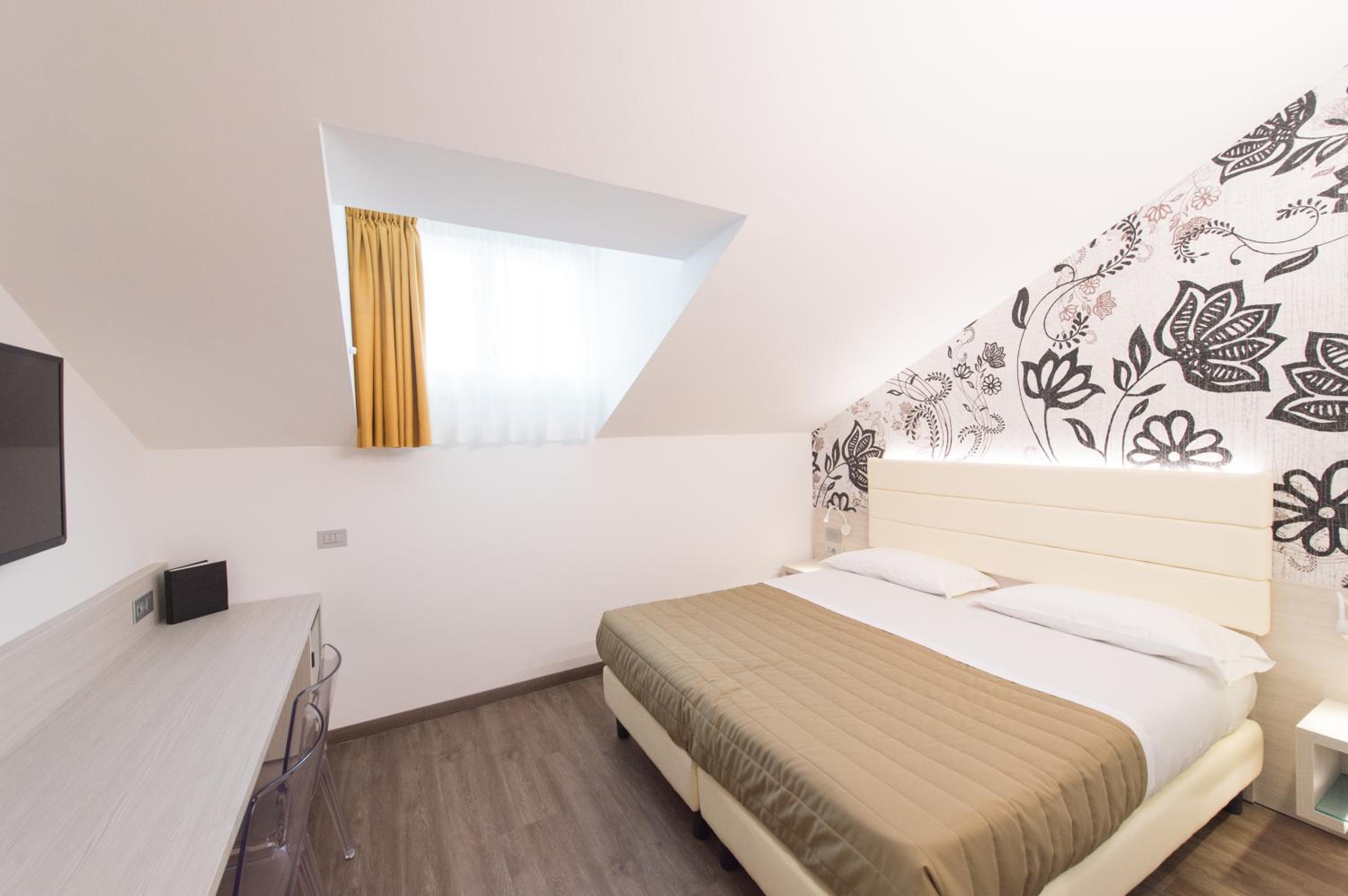 Comfort, Double or Twin Bed, Attic