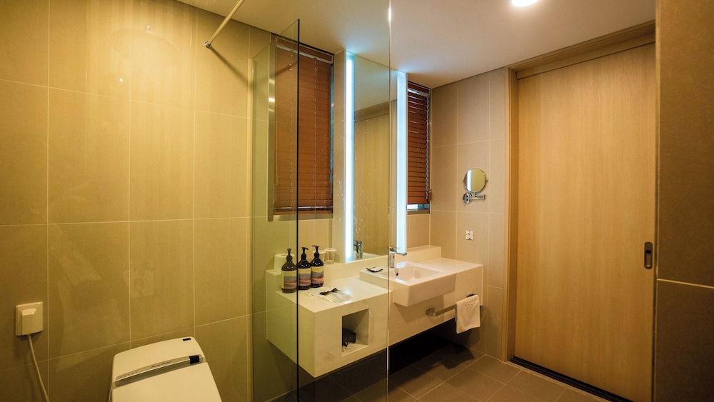 Incheon Airport Global Hotel and Suites 38/44