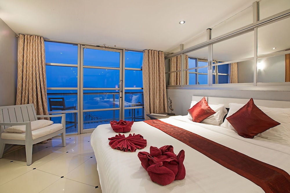 DELUXE, DOUBLE BED, SEA VIEW