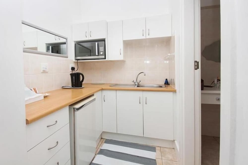 Anchorage Guest House 32/34