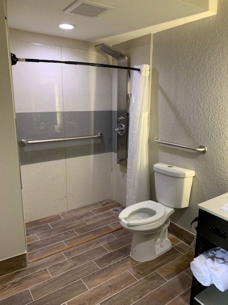 Days Inn by Wyndham Bellville Mansfield 27/30