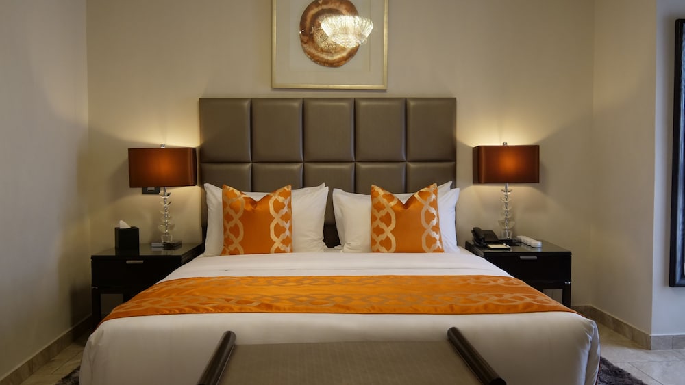 Oak Plaza Suites 57/66