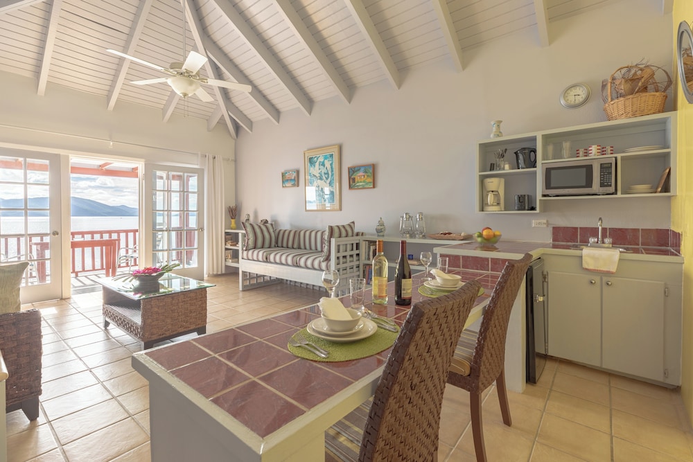 Fort Recovery Beachfront Villa & Suites Hotel 36/49