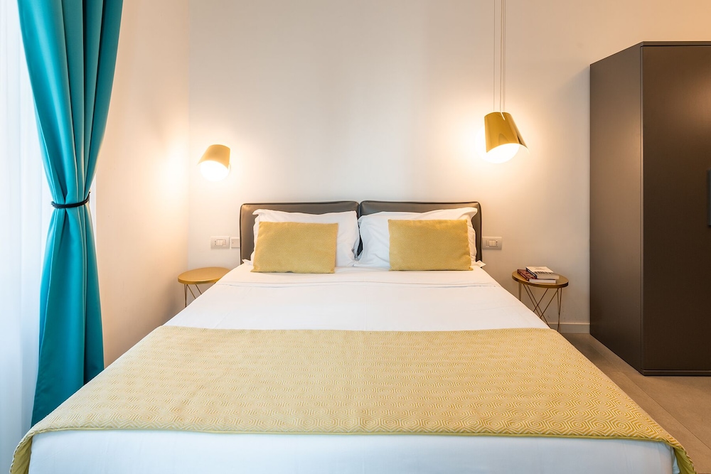DELUXE, STUDIO, QUEEN BED, SOFA
