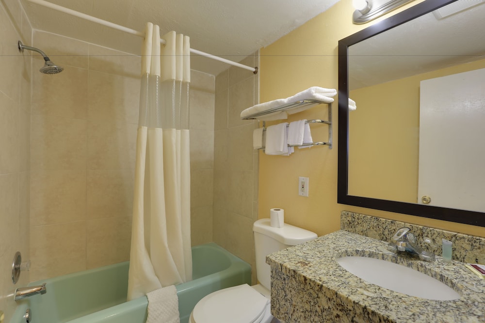 Econo Lodge St. Petersburg Central 52/54