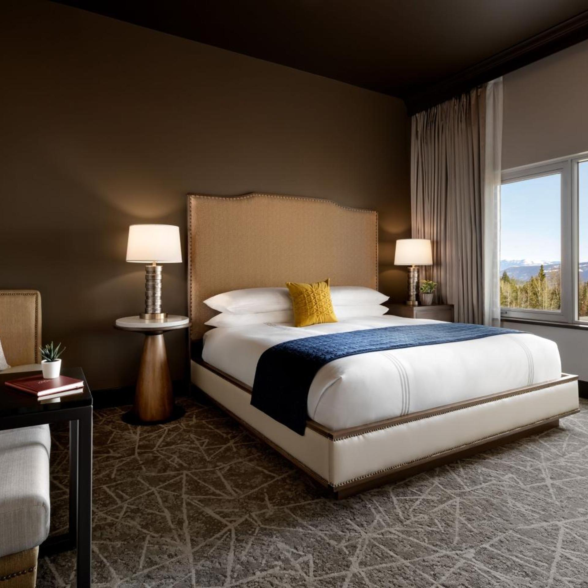 Junior Suite, King Bed, Inland View