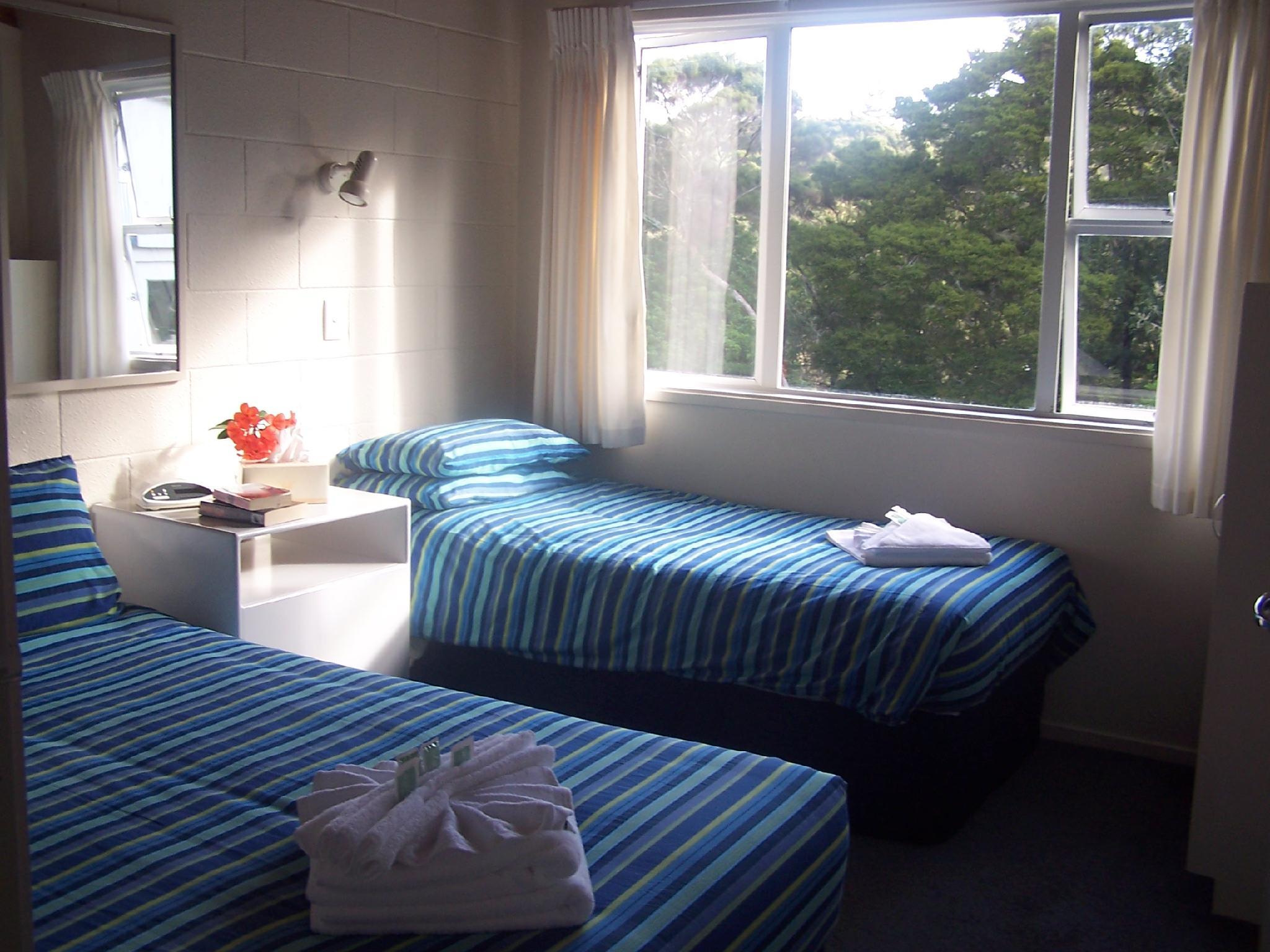 2 Bedrooms, Pool Side