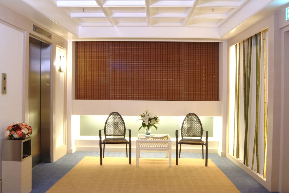 Warwick Hotel Cheung Chau 7/48