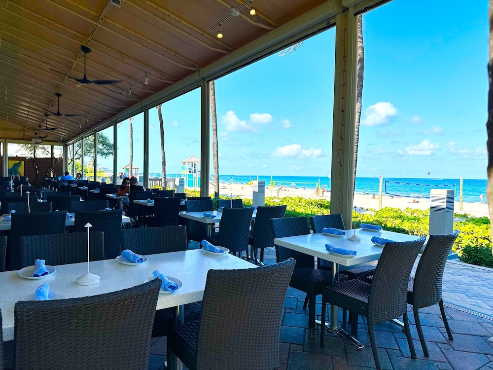 Club Lux Resort By the Beach 48/67