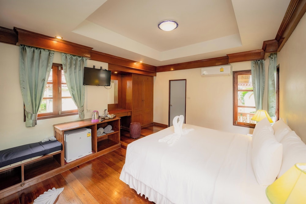Superior, Cottage, King Bed, Pool or Sea Side، LONG BAY RESORT 2/5