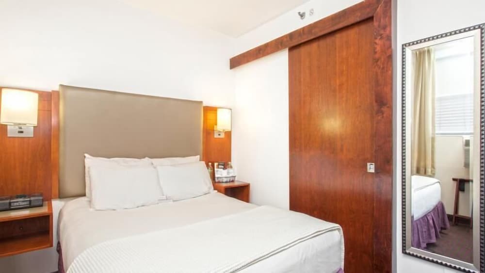Hotel 373 21/47