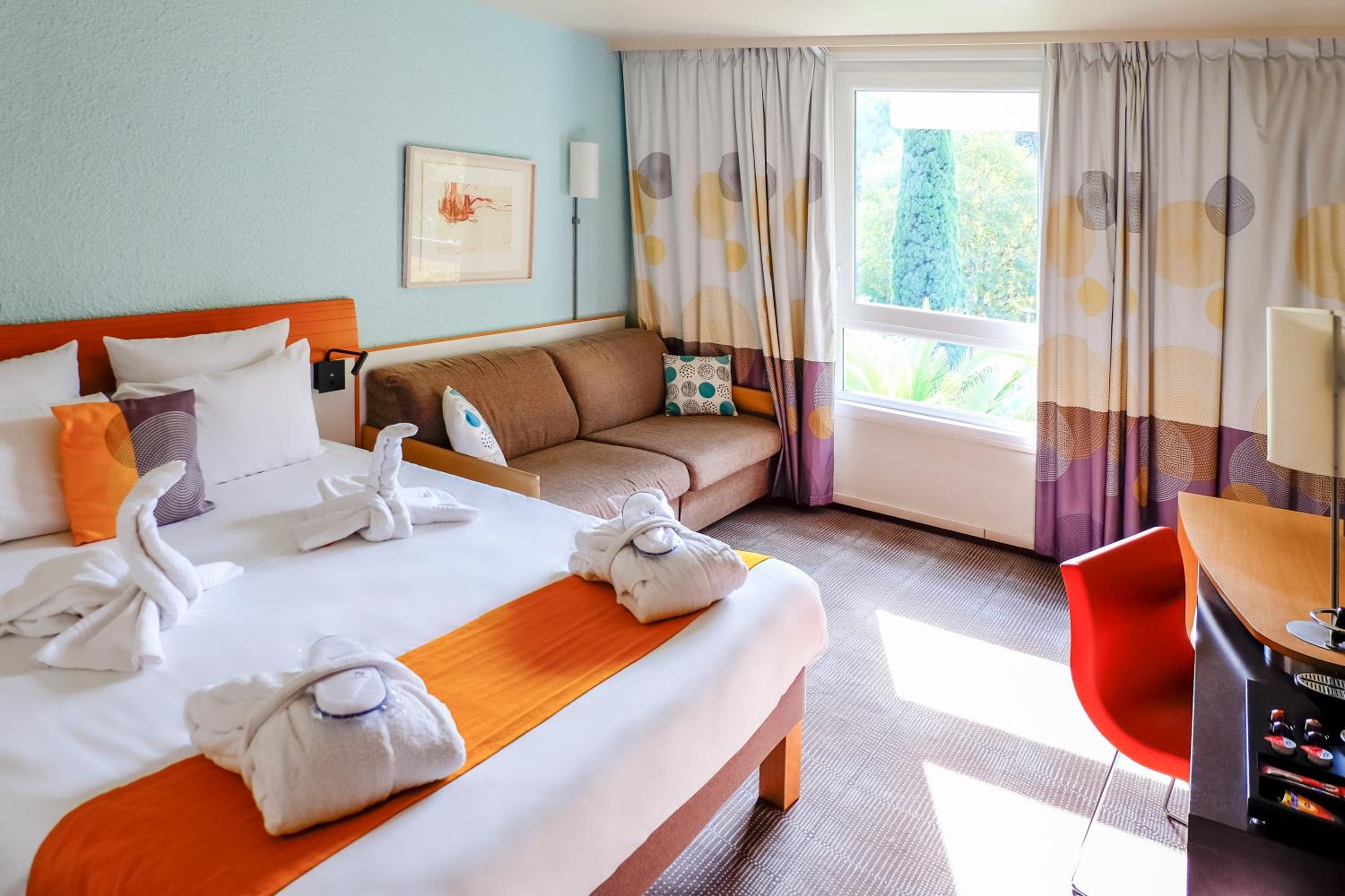 غرفة كلاسيكية بسرير كوين مع أريكة، Novotel Marseille Est 2/7